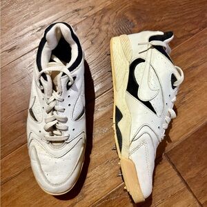 Nike Men's White and Black Athletic Sneakers